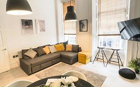 Newcastle 2 Bedroom Serviced City Centre Apartment - Sleeps 6